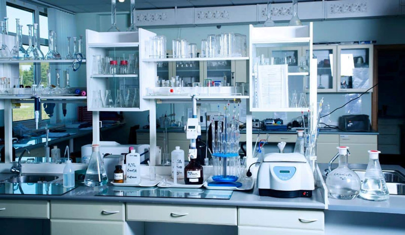 ابزار دقیق در آزمایشگاه