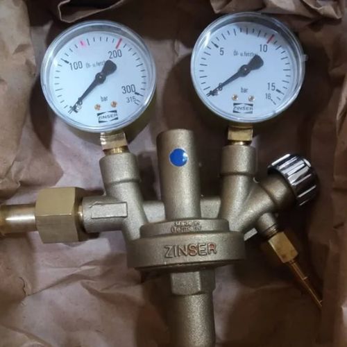 بررسی بدنه، صفحه و کیفیت مونتاژ مانومتر زینسر
